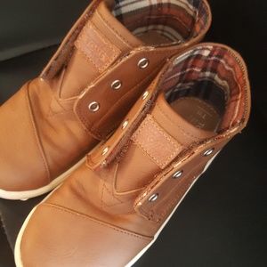 Toms